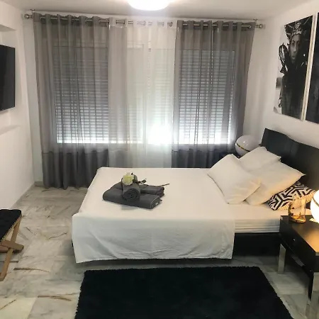 Little Paradise Close To La Sala In Puerto Banus / Quiet فيلة *